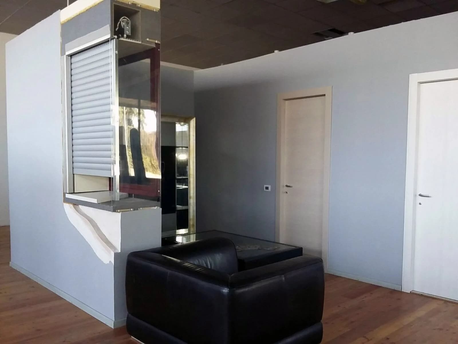 Interno dello showroom Solartende a Buccinasco